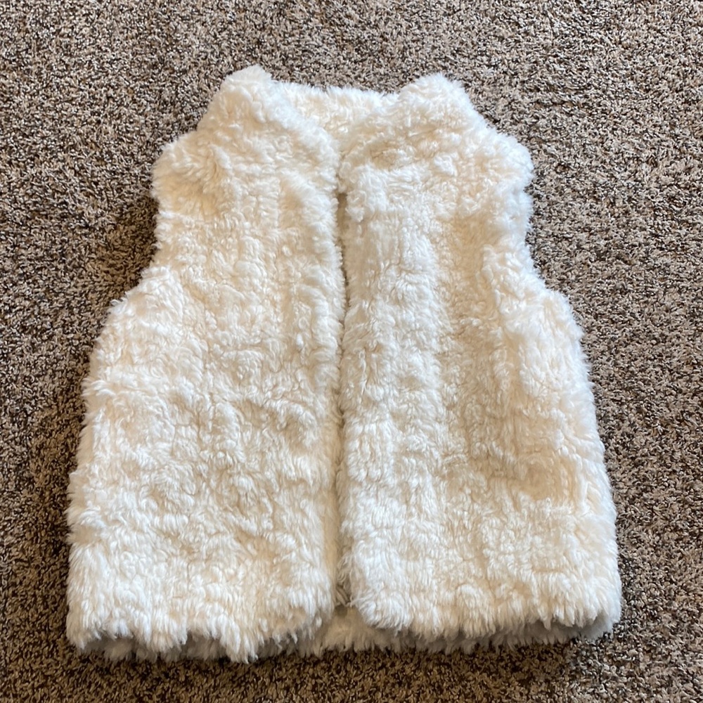Girls Carters Size 5 Fluffy Cream Vest